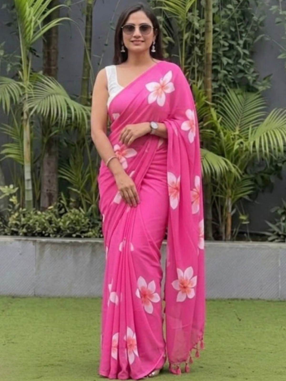 Trendy Pink Floral Printed Saree