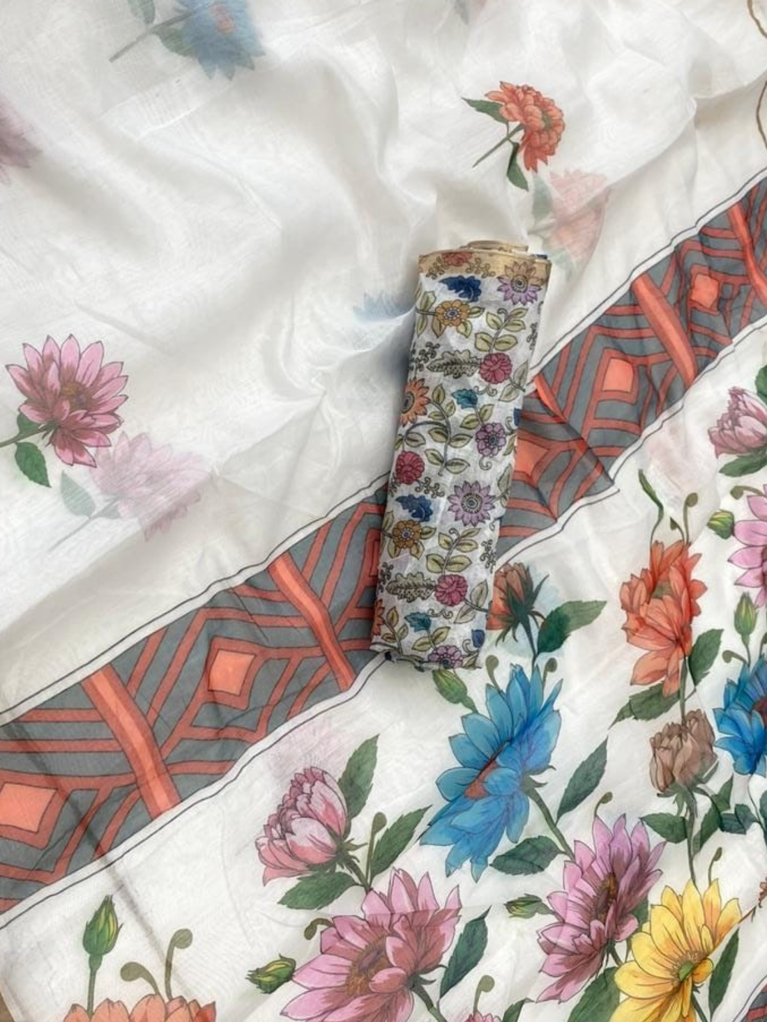Elegant Off-White Linen Saree with Soft Floral Print
