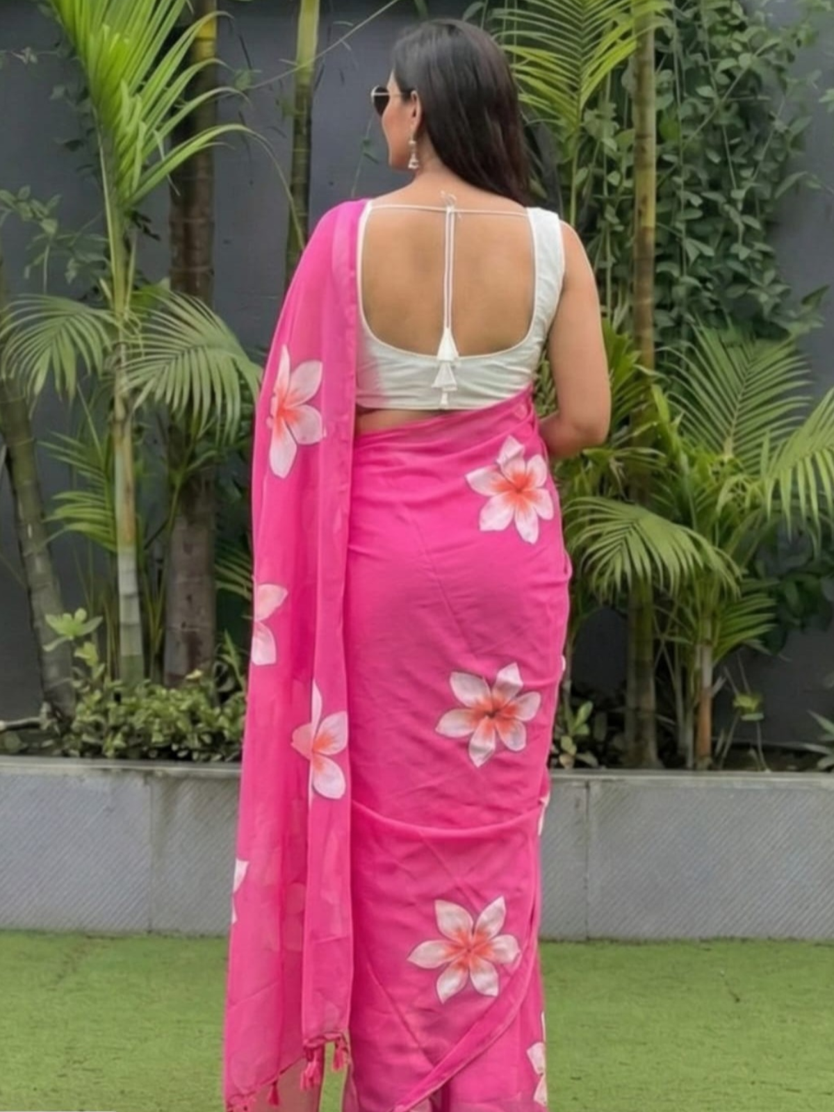 Trendy Pink Floral Printed Saree