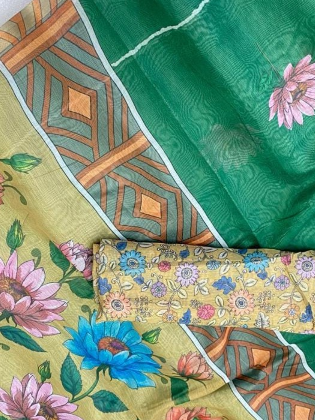 Classic Green Linen Saree with Floral Motifs